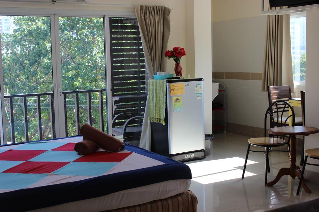 Dacha Beach Aparthotel Pattaya Exteriör bild