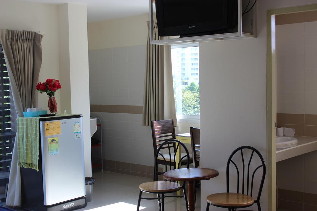 Dacha Beach Aparthotel Pattaya Exteriör bild
