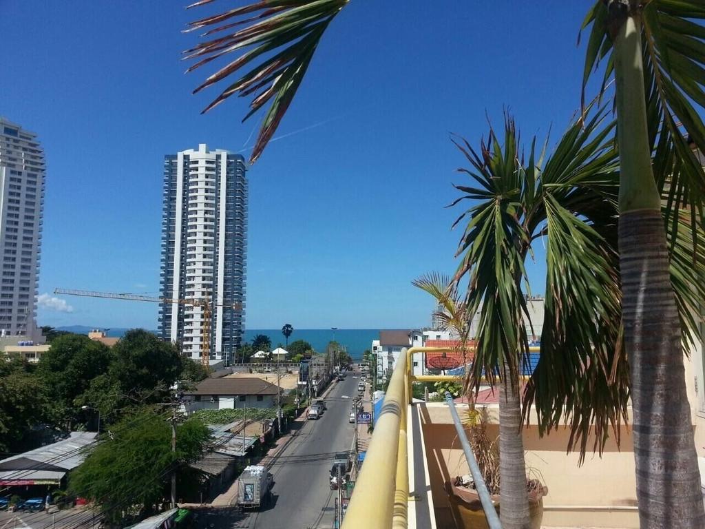 Dacha Beach Aparthotel Pattaya Exteriör bild